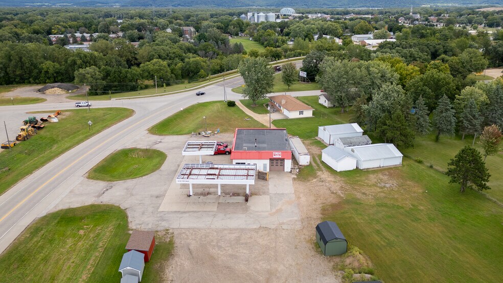 More Photos Of 900 Shields Ave, Wabasha General Retail For Sale