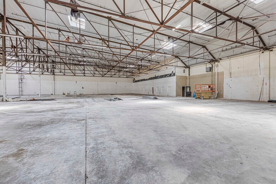 More Photos Of 4851 S Alameda St, Los Angeles Warehouse For Lease