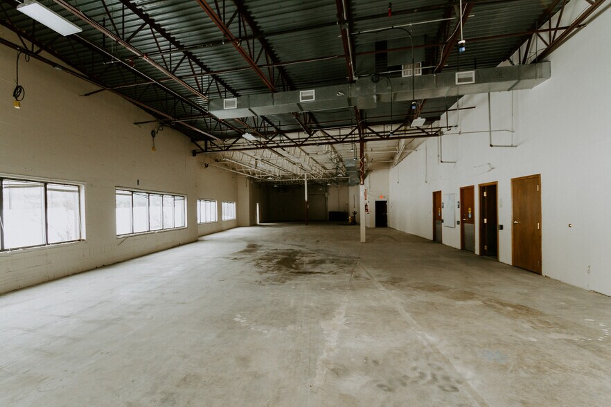 More Photos Of 5575-5599 W 78th St, Edina Research And Development For Lease