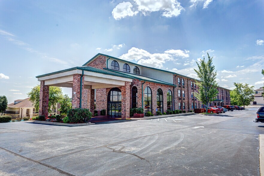 Primary Photo Of 3257 Shepherd of the Hills Expy, Branson Hotel For Sale