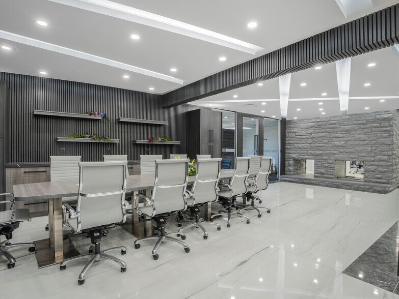 More Photos Of 10303 65 Ave NW, Edmonton Office For Lease