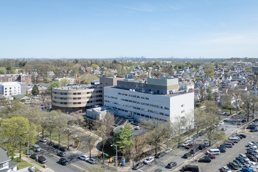 More Photos Of 680 Broadway, Paterson Hospital For Lease