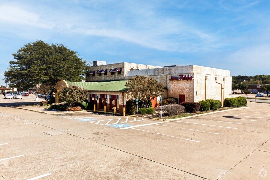 More Photos Of 6801-7049 Ridgmar Meadow Rd, Fort Worth Unknown For Lease