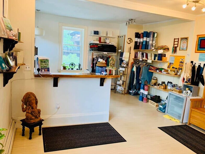 More Photos Of 17 Kellogg Ave, Amherst Storefront Retail Office For Lease