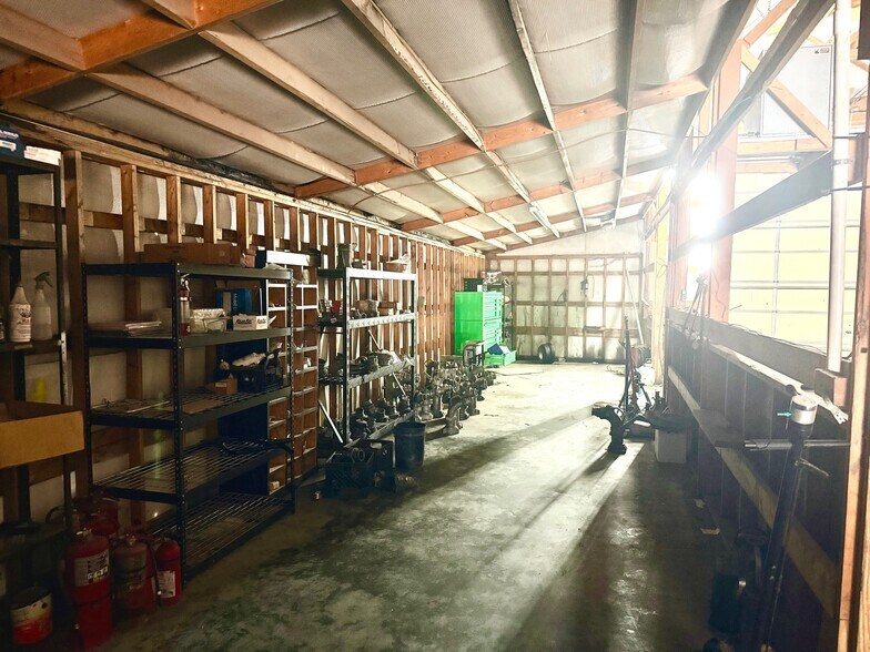 More Photos Of 328 S Interstate Dr, Sikeston Industrial For Lease