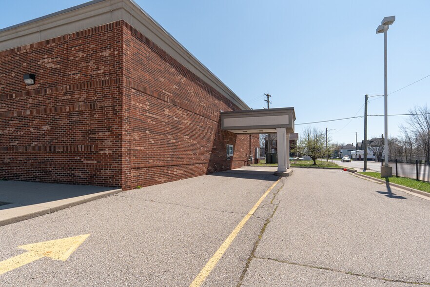 More Photos Of 2590 W Grand Blvd, Detroit Drugstore For Sale