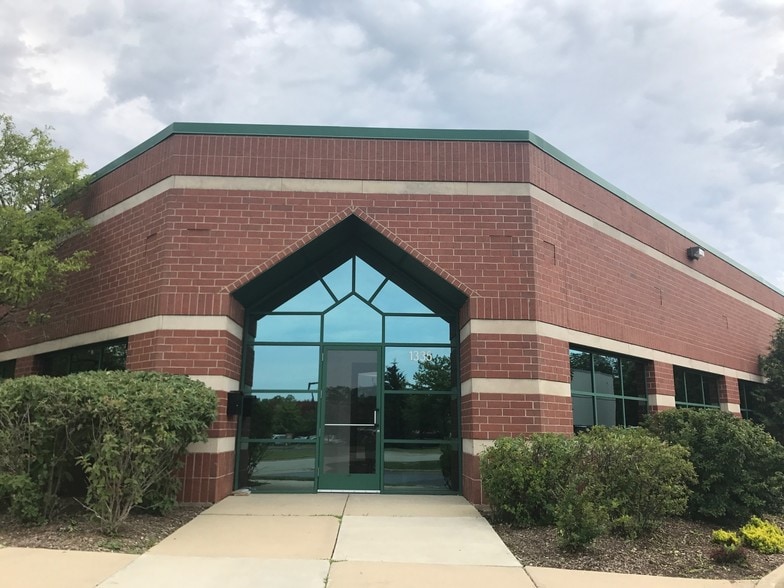 More Photos Of 1303-1359 Barclay Blvd, Buffalo Grove Research And Development For Lease