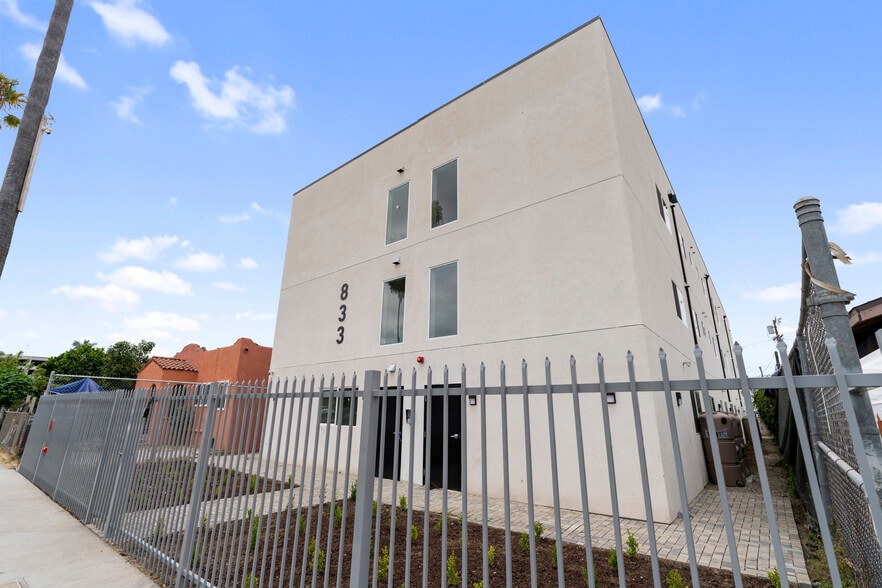 More Photos Of 833 W 84th St, Los Angeles Apartments For Sale