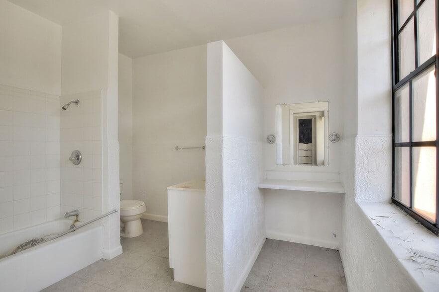 More Photos Of 206 Pilaklakaha Ave, Auburndale Apartments For Sale