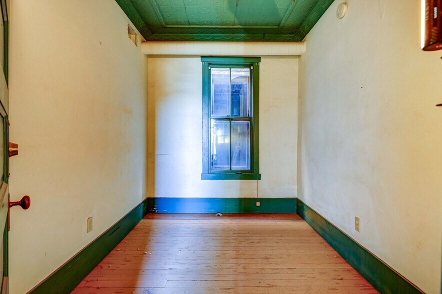 More Photos Of 313 E Andy Devine Ave, Kingman Storefront For Sale