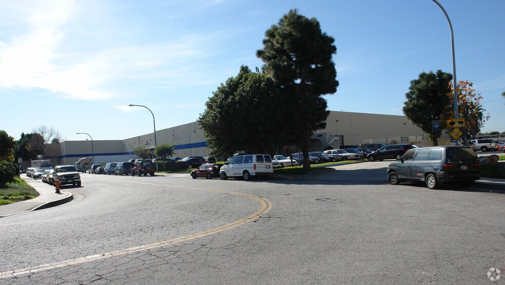 Primary Photo Of 6701 Wilson Ave, Los Angeles Distribution For Sale
