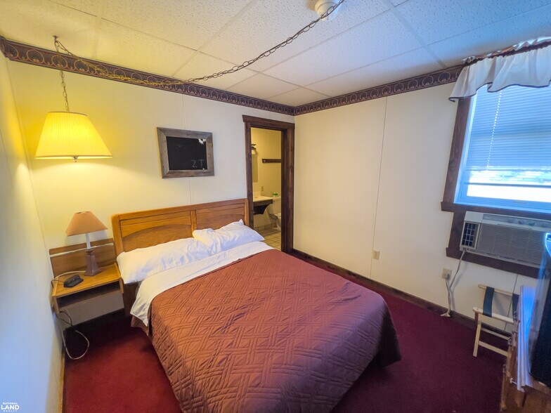 More Photos Of 102 S Main Ave, Hyannis Hotel For Sale
