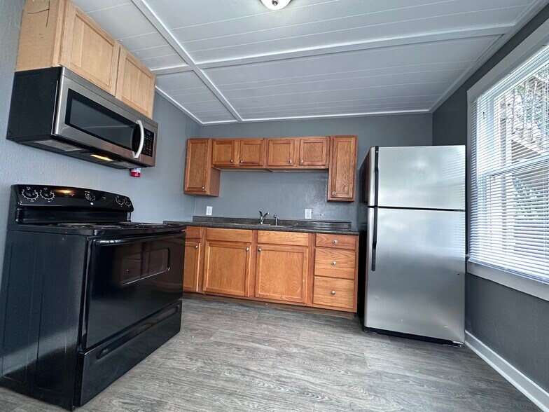 More Photos Of 1106 Esplanade St, Marshall Apartments For Sale