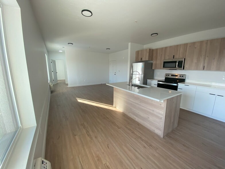 More Photos Of 404 E 5600 S, Salt Lake City Apartments For Sale