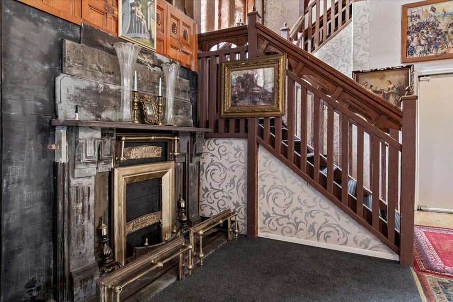 More Photos Of 49 Florida Ave, Amsterdam Hospitality For Sale