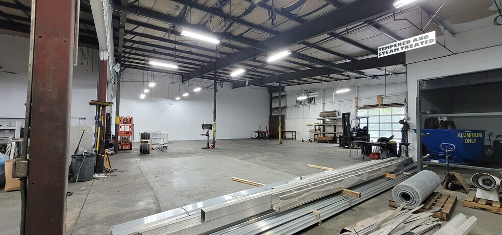 More Photos Of 5 Heritage Park, Clinton Manufacturing For Lease