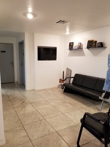 More Photos Of 1681-1687 Benchmark Ave, Fort Myers Warehouse For Lease