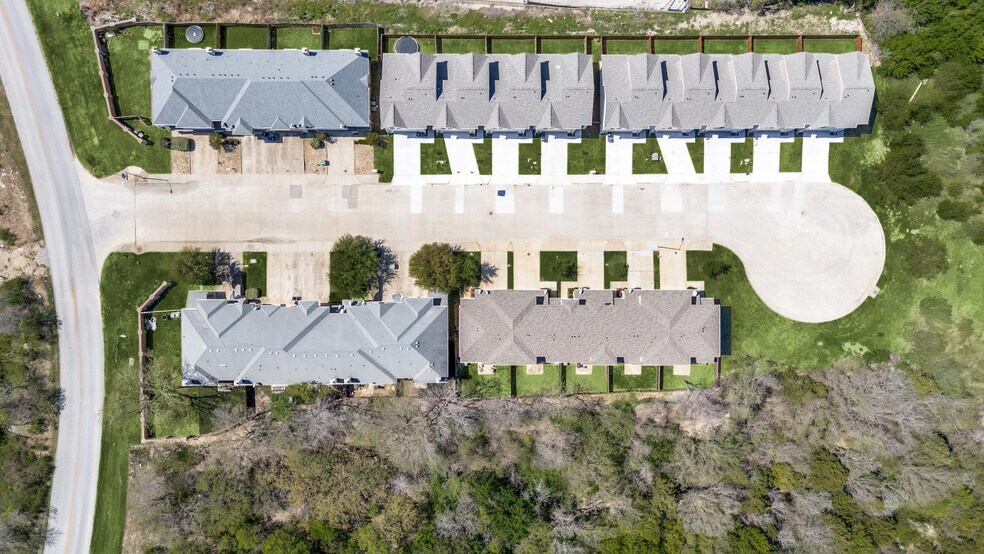 More Photos Of 6655 Mountain Trl, Dallas Apartments For Sale