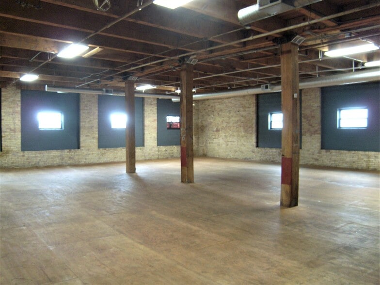 Primary Photo Of 2000 W Carroll Ave, Chicago Warehouse For Lease
