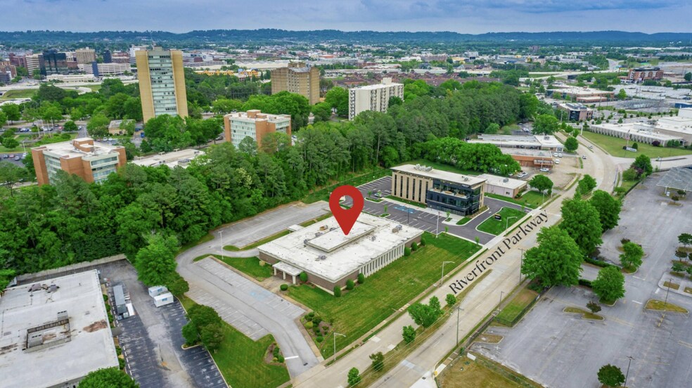 More Photos Of 1012 Riverfront Pkwy, Chattanooga Office For Sale