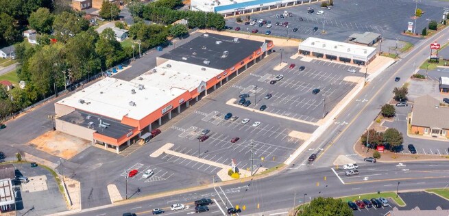 More Photos Of 1201 16th St NE, Hickory Freestanding For Lease