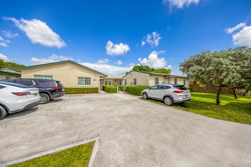More Photos Of 1845 Garfield St, Hollywood Assisted Living For Sale