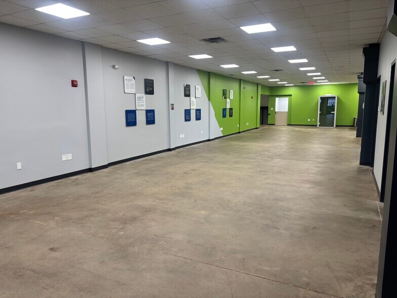 More Photos Of 360 Highland Rd E, Macedonia Office For Lease