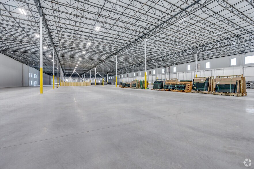 More Photos Of 1021 Everman Pky, Fort Worth Distribution For Lease