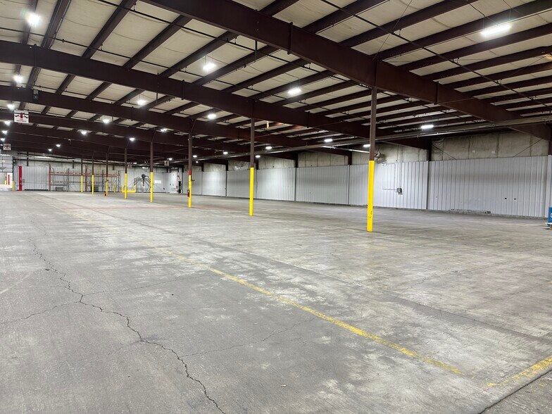More Photos Of 11530 Stephens Rd, Warren Warehouse For Lease