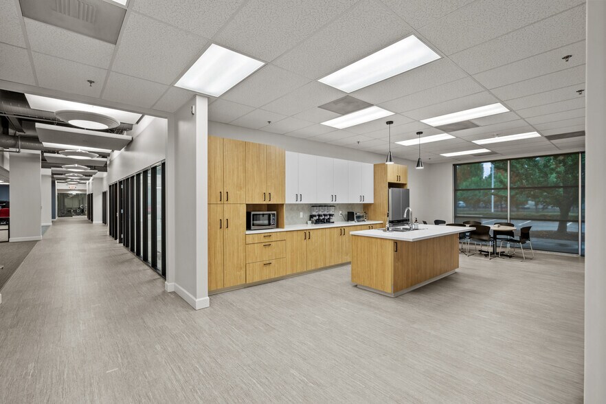 More Photos Of 3950 Fairview Industrial Dr SE, Salem Research And Development For Lease