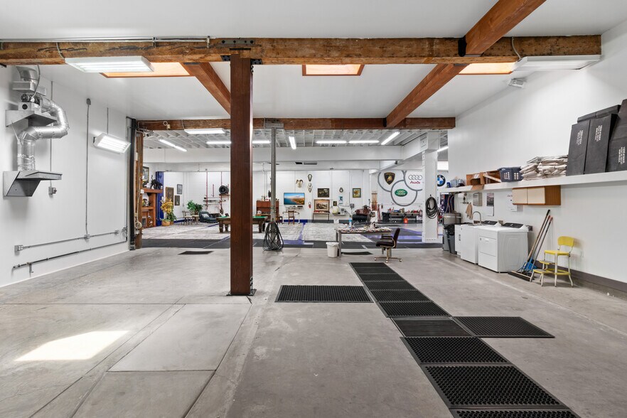 More Photos Of 1100-1118 NW 21 Ave, Portland Storefront For Sale