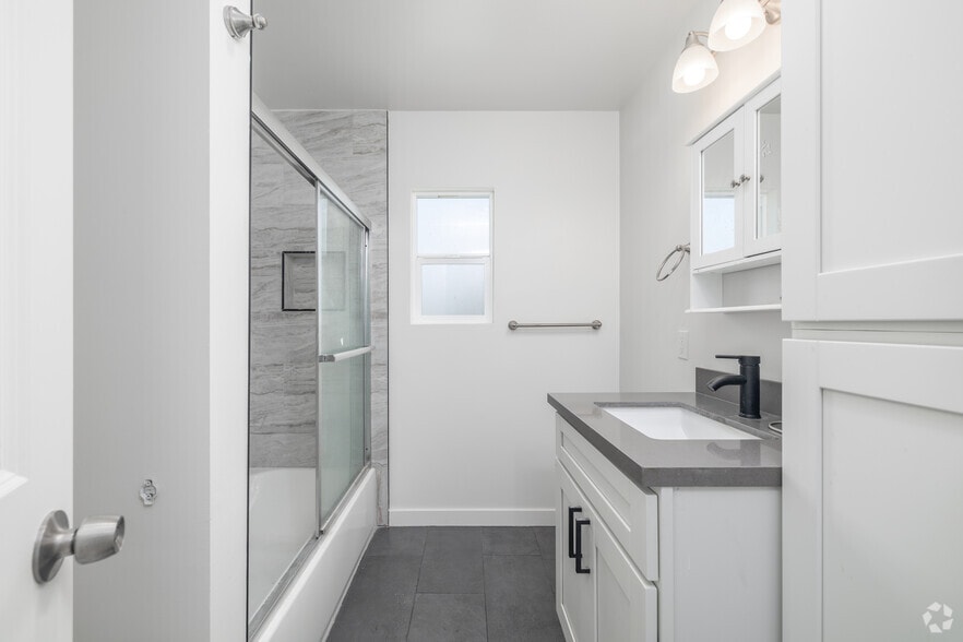 More Photos Of 1525 W 105th St, Los Angeles Apartments For Sale