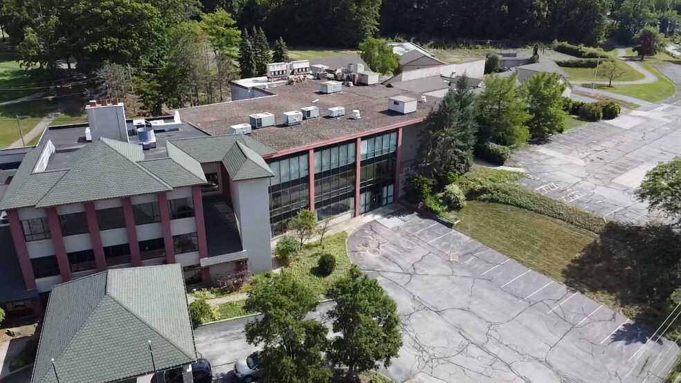 More Photos Of 11080 Concord Hambden Rd, Painesville Hotel For Sale