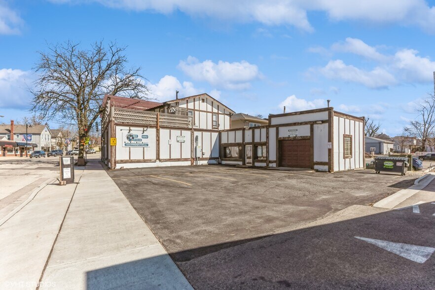 More Photos Of 3 S Old Rand Rd, Lake Zurich Storefront Retail Residential For Sale