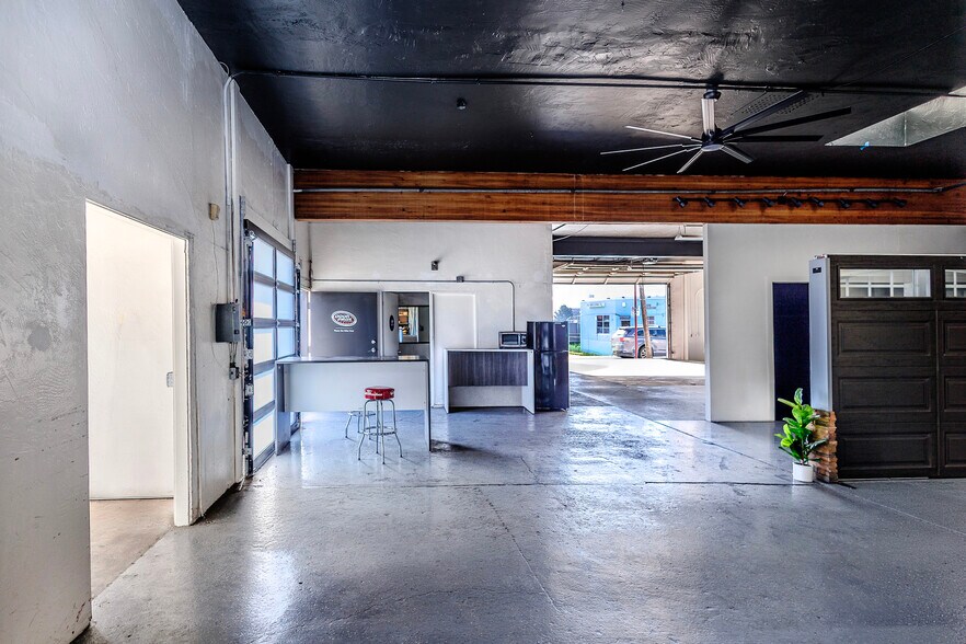 More Photos Of 2951 Middlefield Rd, Redwood City Service For Sale
