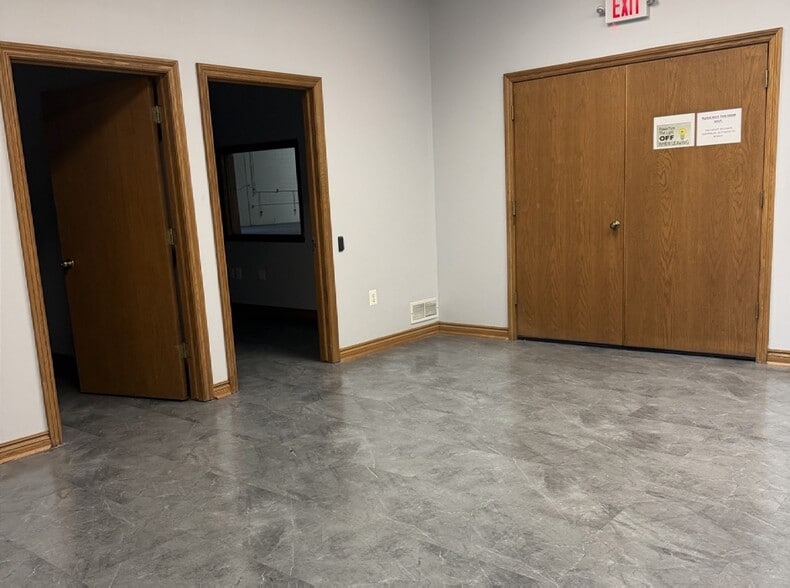 More Photos Of 30450 Little Mack Ave, Roseville Manufacturing For Sale