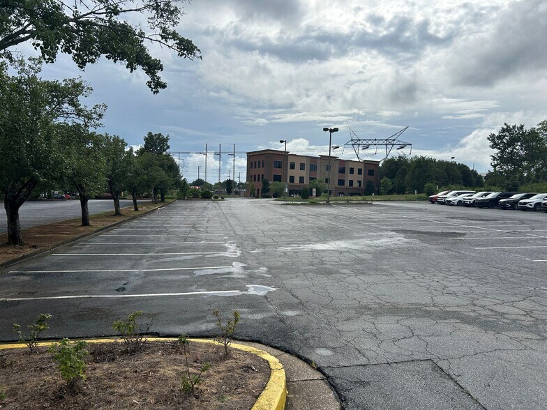More Photos Of 3370 Venture Pky, Duluth Restaurant For Lease