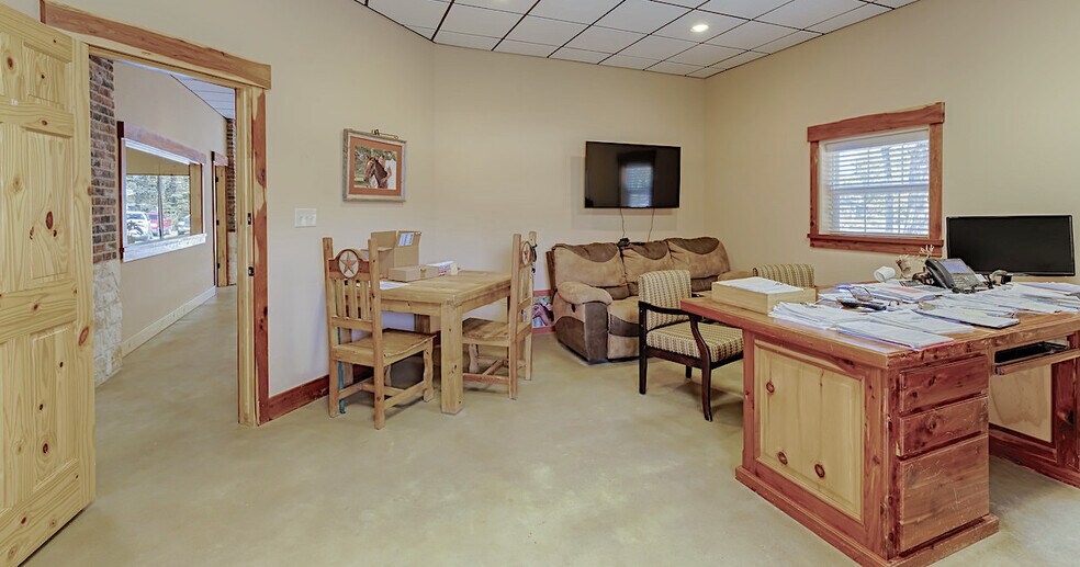 More Photos Of 1274 Blake Rd, Conroe Office For Lease