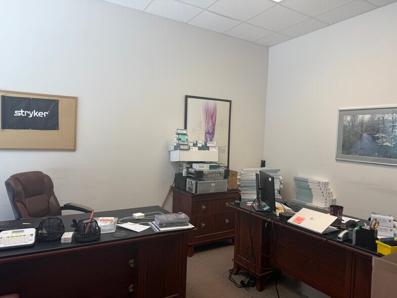 More Photos Of 389 Elaine Dr, Lexington Storefront Retail Office For Sale