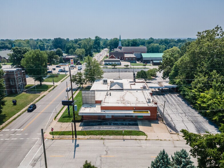More Photos Of 1520 Washington Ave, Alton Bank For Sale