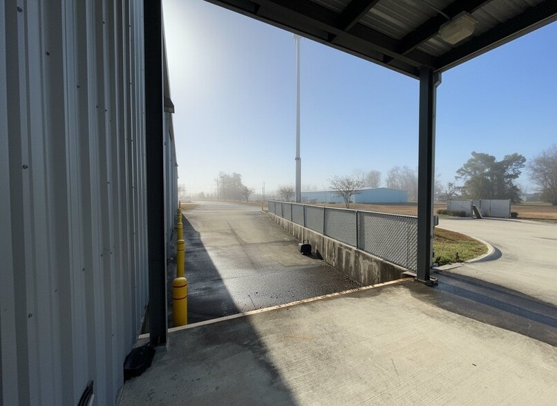 More Photos Of 1514 Sampson St, Westlake Freestanding For Sale