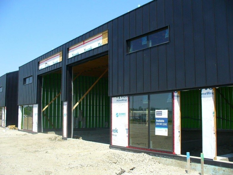 More Photos Of 615 Mission St, Winnipeg Warehouse For Lease