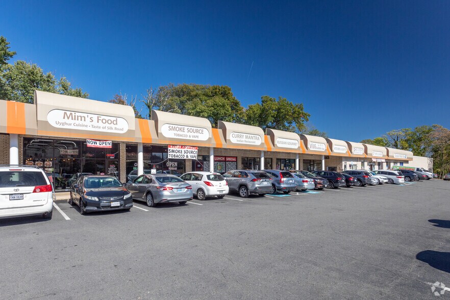 More Photos Of 9960-10018 Main St, Fairfax Storefront For Lease