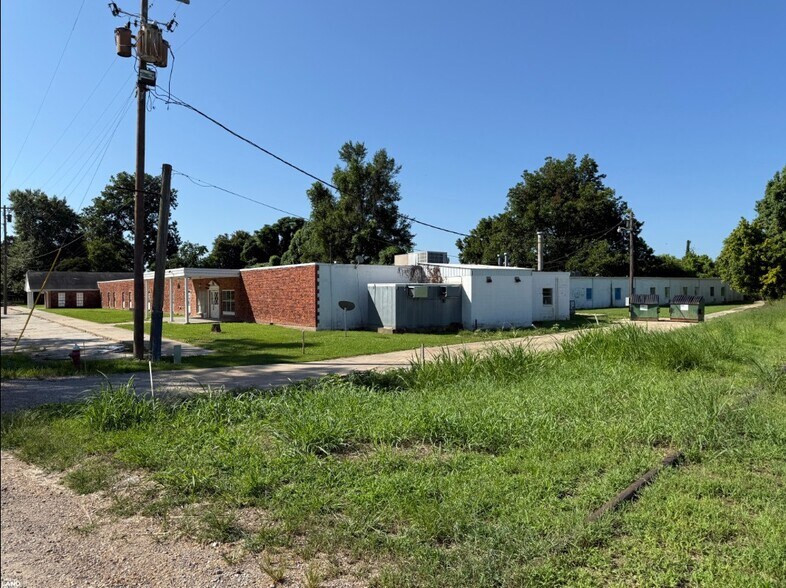 More Photos Of 201 Lee St, Tallulah Apartments For Sale