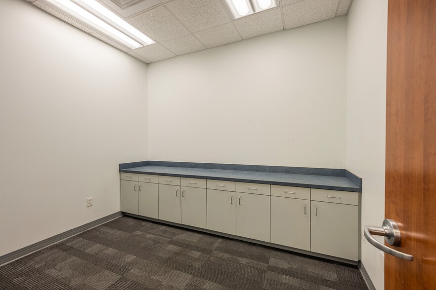 More Photos Of 5555 Northwest Pky, San Antonio Office For Lease