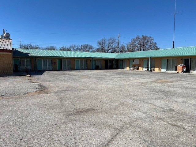 More Photos Of 208 S Ellis St, Menard Hotel For Sale