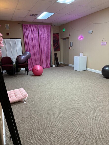 More Photos Of 2316-2318 Hollywood Blvd, Hollywood Office For Lease