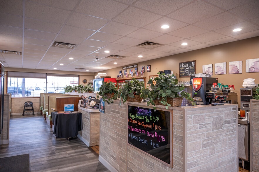 More Photos Of 532 Gateway Ave, Mauston Restaurant For Sale