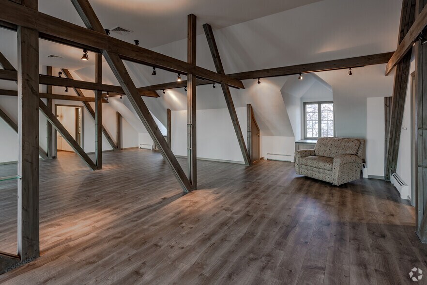 More Photos Of 744-810 Lake St E, Wayzata Unknown For Lease