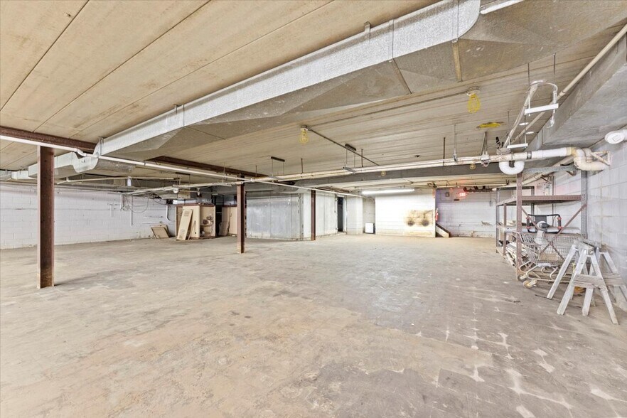 More Photos Of 7560 Macomb St, Grosse Ile Storefront Retail Office For Sale